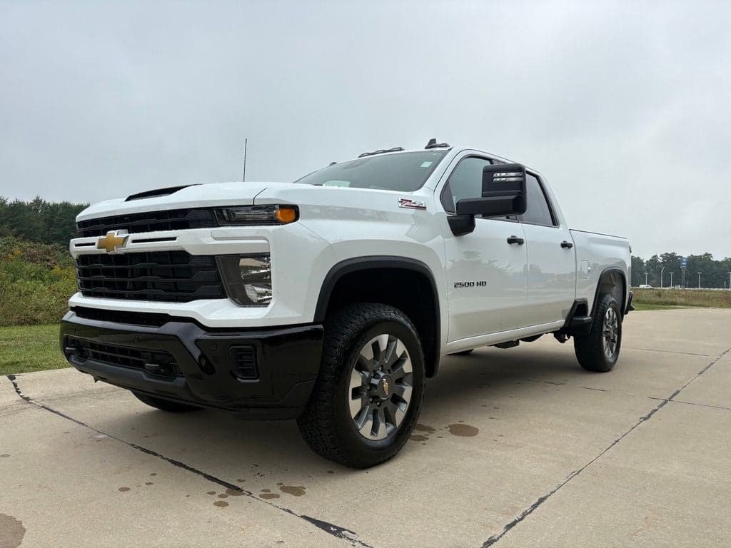 2026 Chevrolet Silverado 2500HD Custom — photo 1 of 48