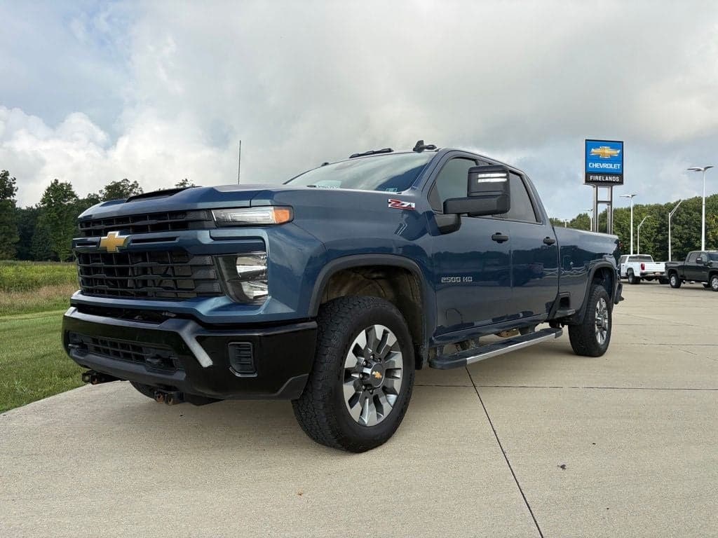 2024 Chevrolet Silverado 2500HD Custom — photo 1 of 27