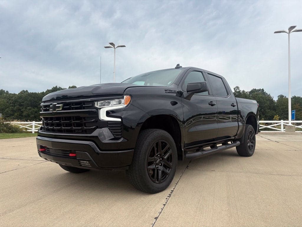 2023 Chevrolet Silverado 1500 LT Trail Boss — photo 1 of 27