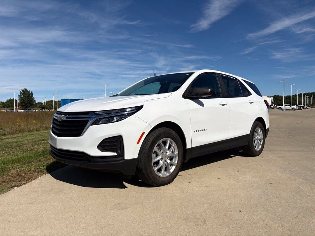 2024 Chevrolet Equinox LS — photo 1 of 48