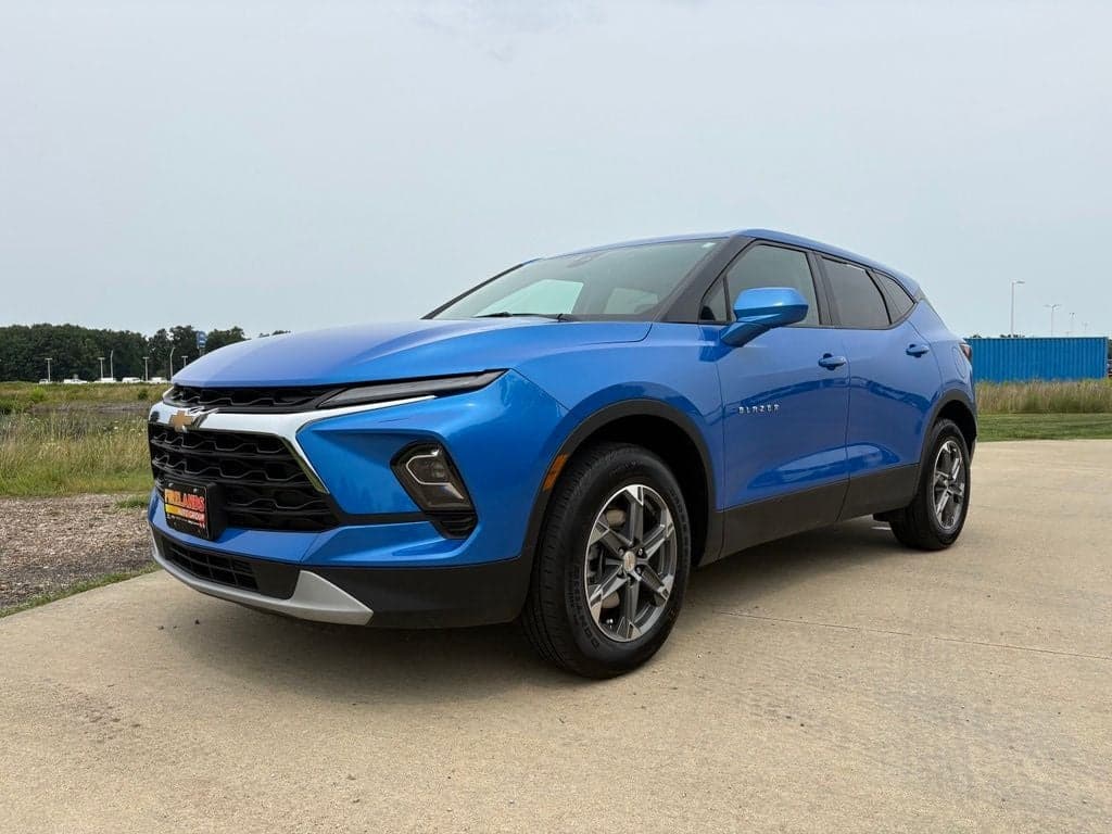 2025 Chevrolet Blazer LT — photo 1 of 47