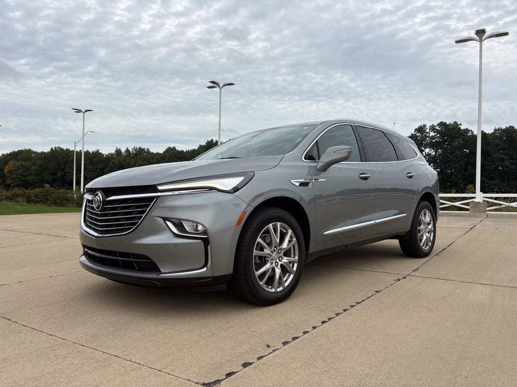 2023 Buick Enclave Base — photo 1 of 29