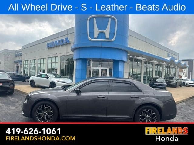 2017 Chrysler 300 S — photo 1 of 40