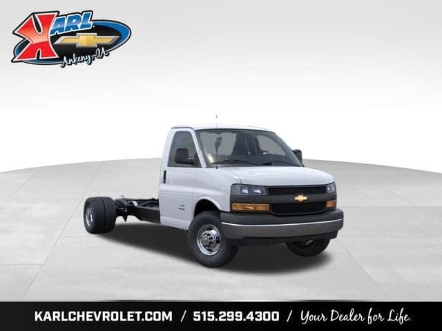 2026 Chevrolet Express Commercial Cutaway Base — photo 1 of 49