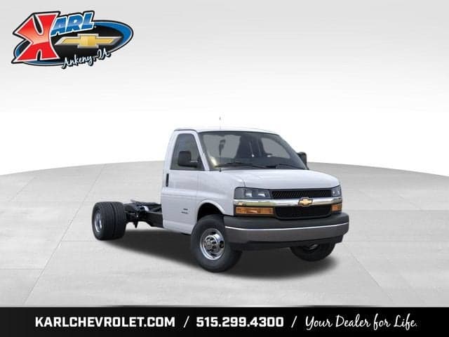 2026 Chevrolet Express Commercial Cutaway Base — photo 1 of 49