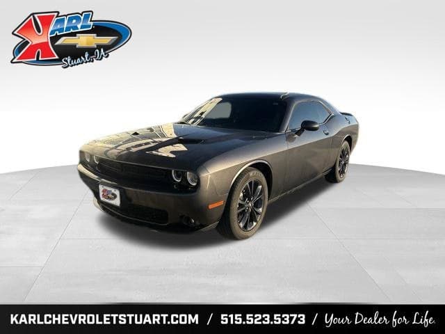 2023 Dodge Challenger SXT — photo 1 of 5