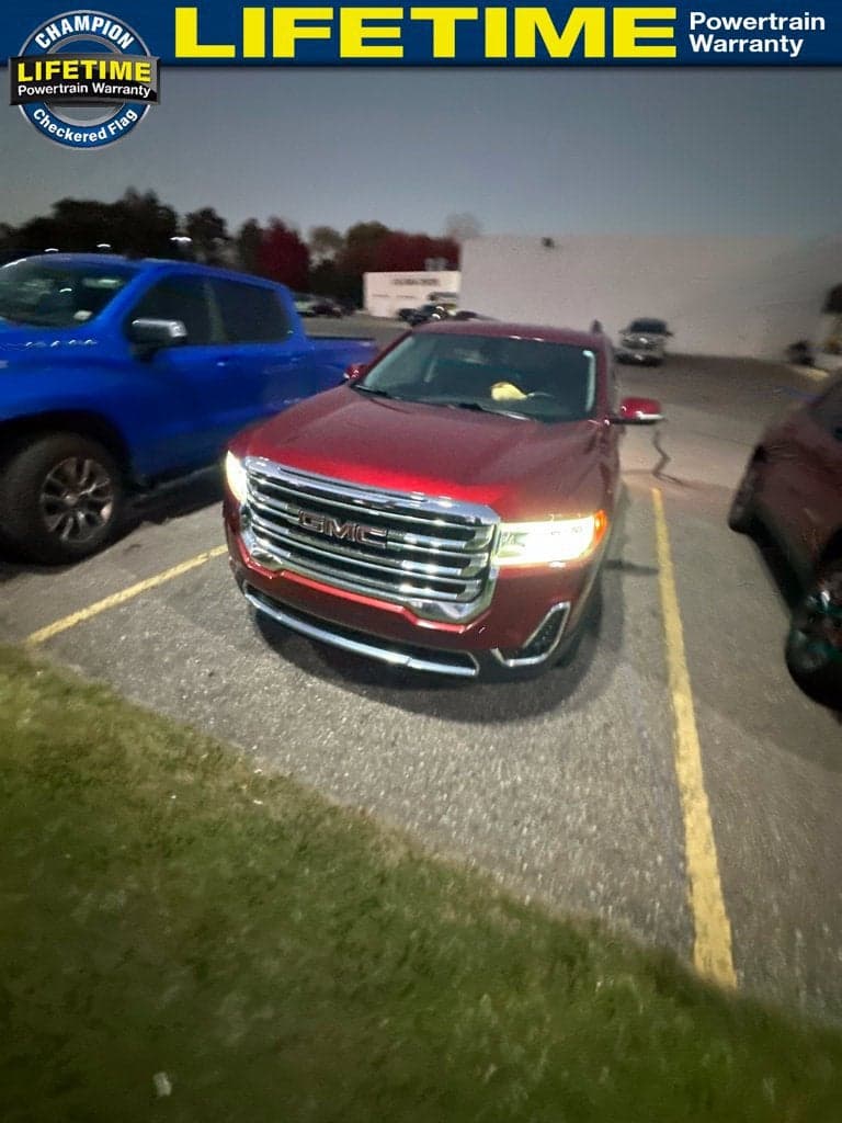 2023 GMC Acadia SLT — photo 1 of 5