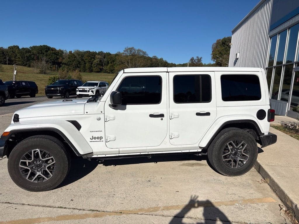 2024 Jeep Wrangler Sahara — photo 1 of 5