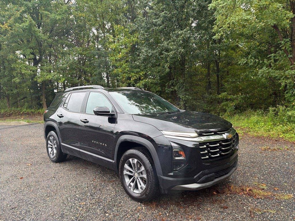 2025 Chevrolet Equinox FWD LT — photo 1 of 5