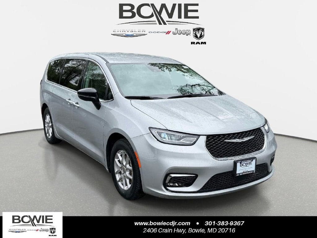 2024 Chrysler Pacifica Touring L — photo 1 of 5