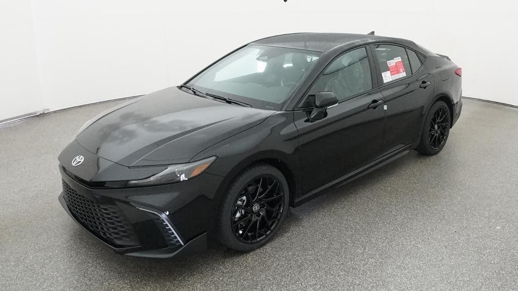 2026 Toyota Camry SE — photo 1 of 33