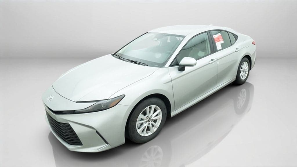 2026 Toyota Camry LE — photo 1 of 5