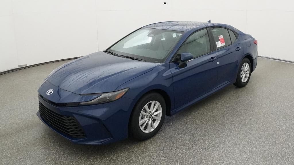2026 Toyota Camry LE — photo 1 of 33