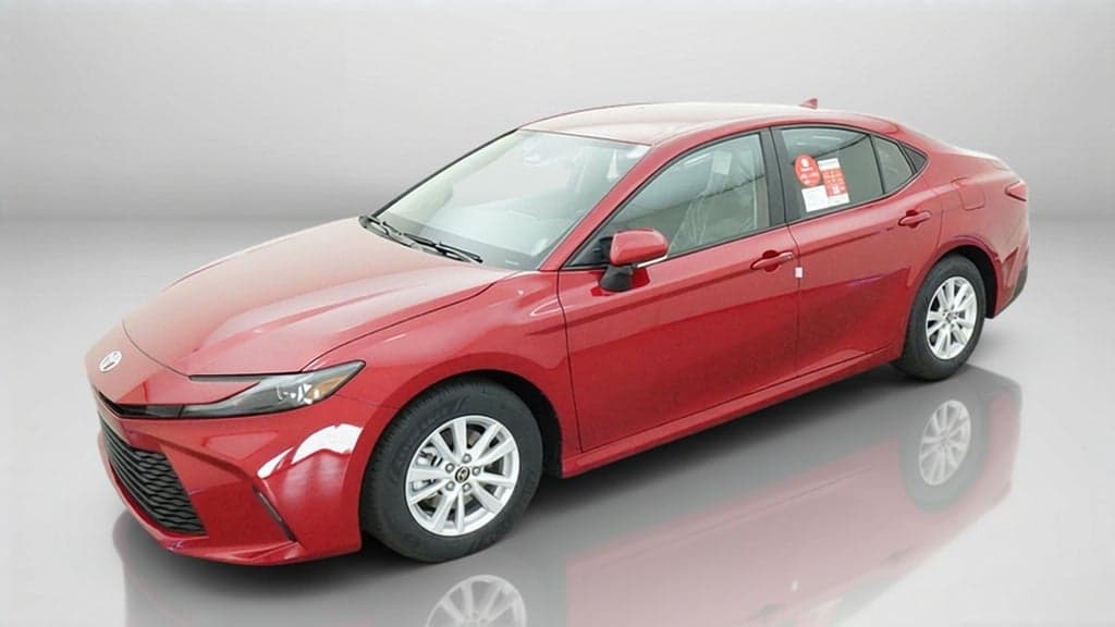 2027 Toyota Camry LE — photo 1 of 5