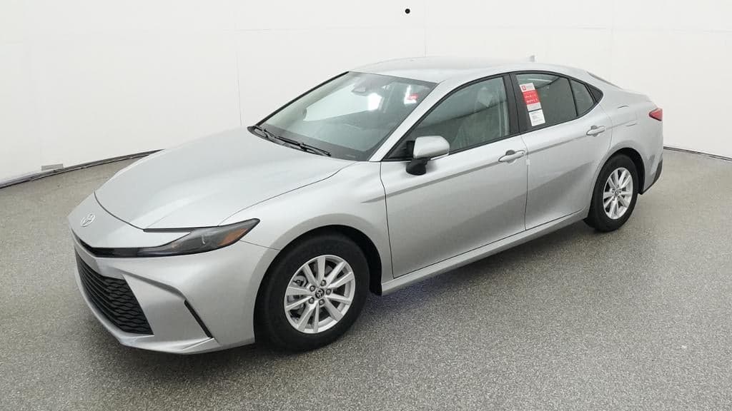 2026 Toyota Camry LE — photo 1 of 33
