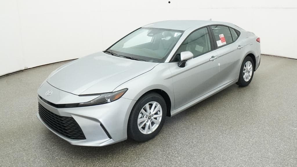 2026 Toyota Camry LE — photo 1 of 33