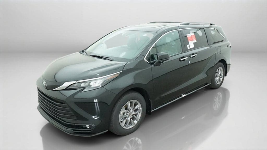 2026 Toyota Sienna XLE — photo 1 of 5