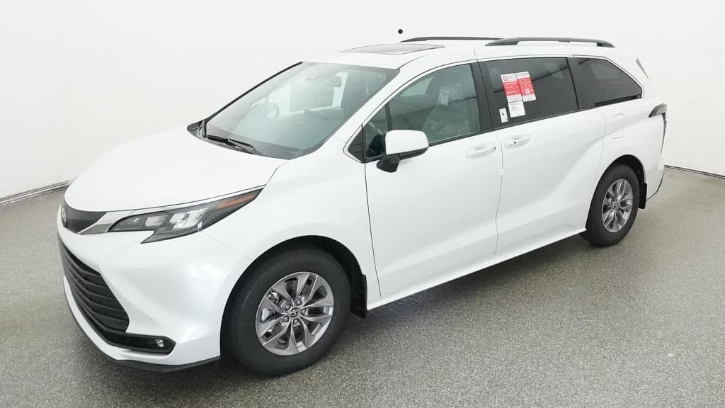 2026 Toyota Sienna XLE — photo 1 of 33