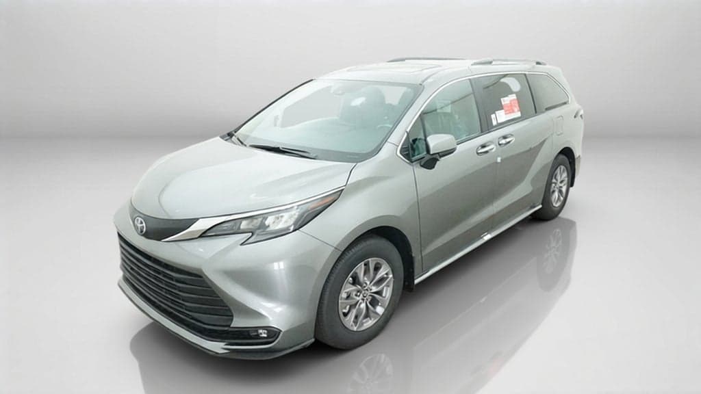 2026 Toyota Sienna XLE — photo 1 of 5