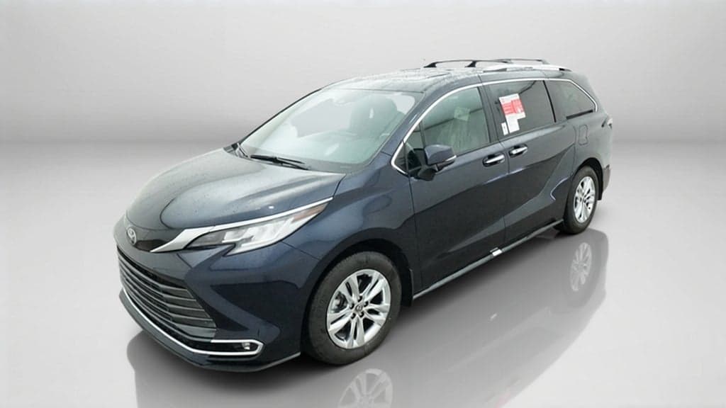 2026 Toyota Sienna Limited — photo 1 of 5
