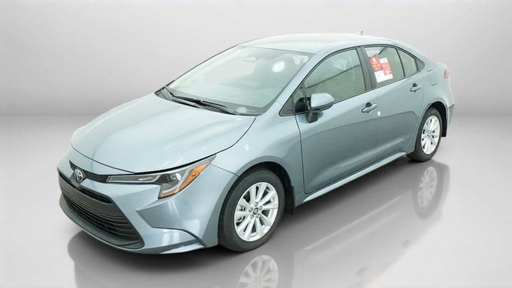 2027 Toyota Corolla LE — photo 1 of 5