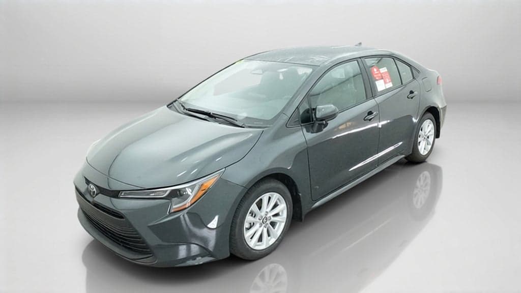2027 Toyota Corolla LE — photo 1 of 5