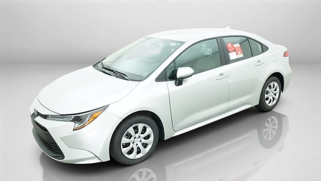 2027 Toyota Corolla LE — photo 1 of 5