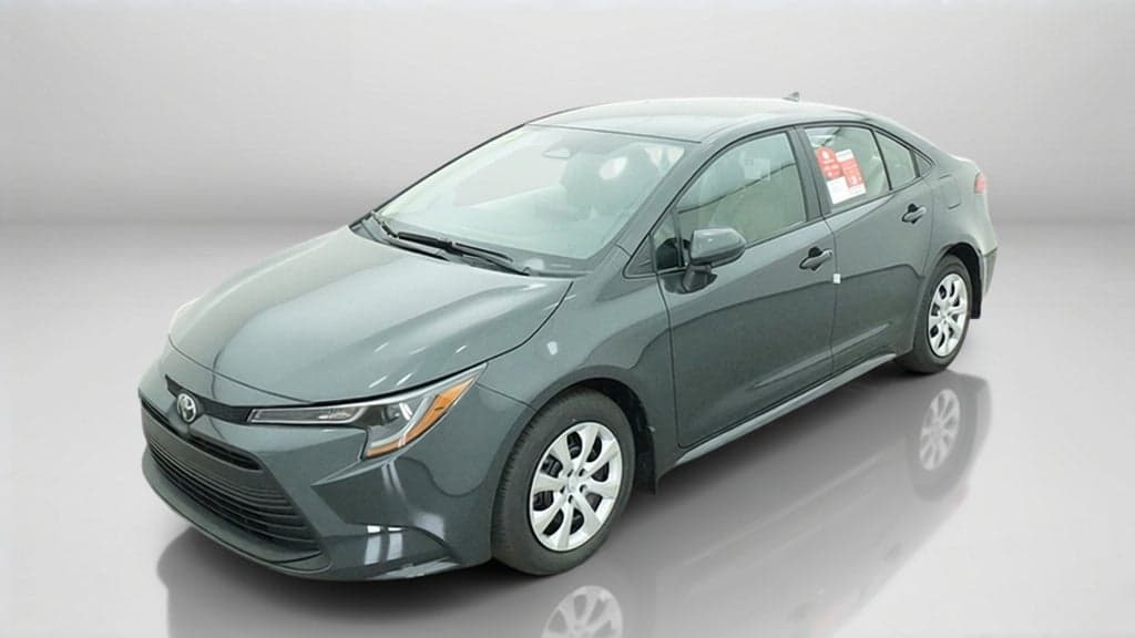 2027 Toyota Corolla LE — photo 1 of 5