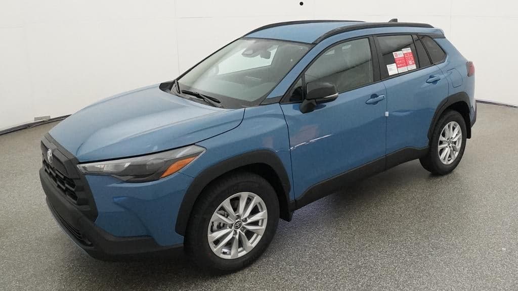 2026 Toyota Corolla Cross LE — photo 1 of 33