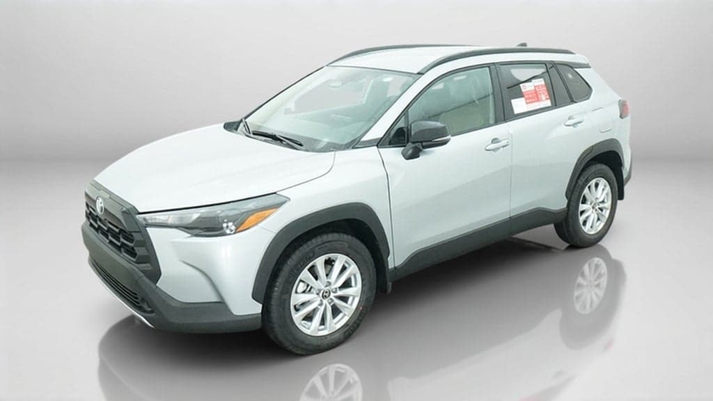 2026 Toyota Corolla Cross LE — photo 1 of 33