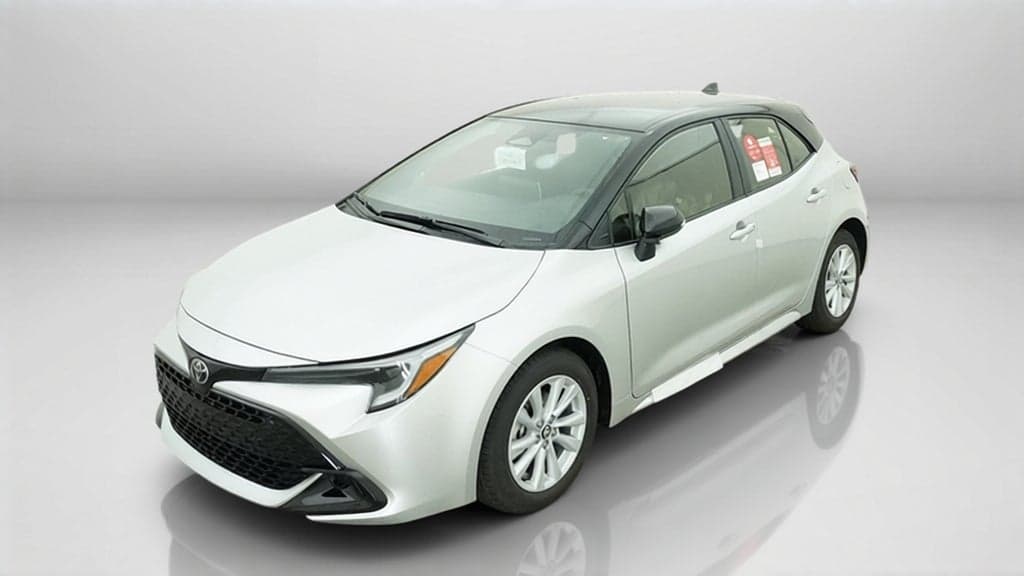 2027 Toyota Corolla Hatchback SE — photo 1 of 5