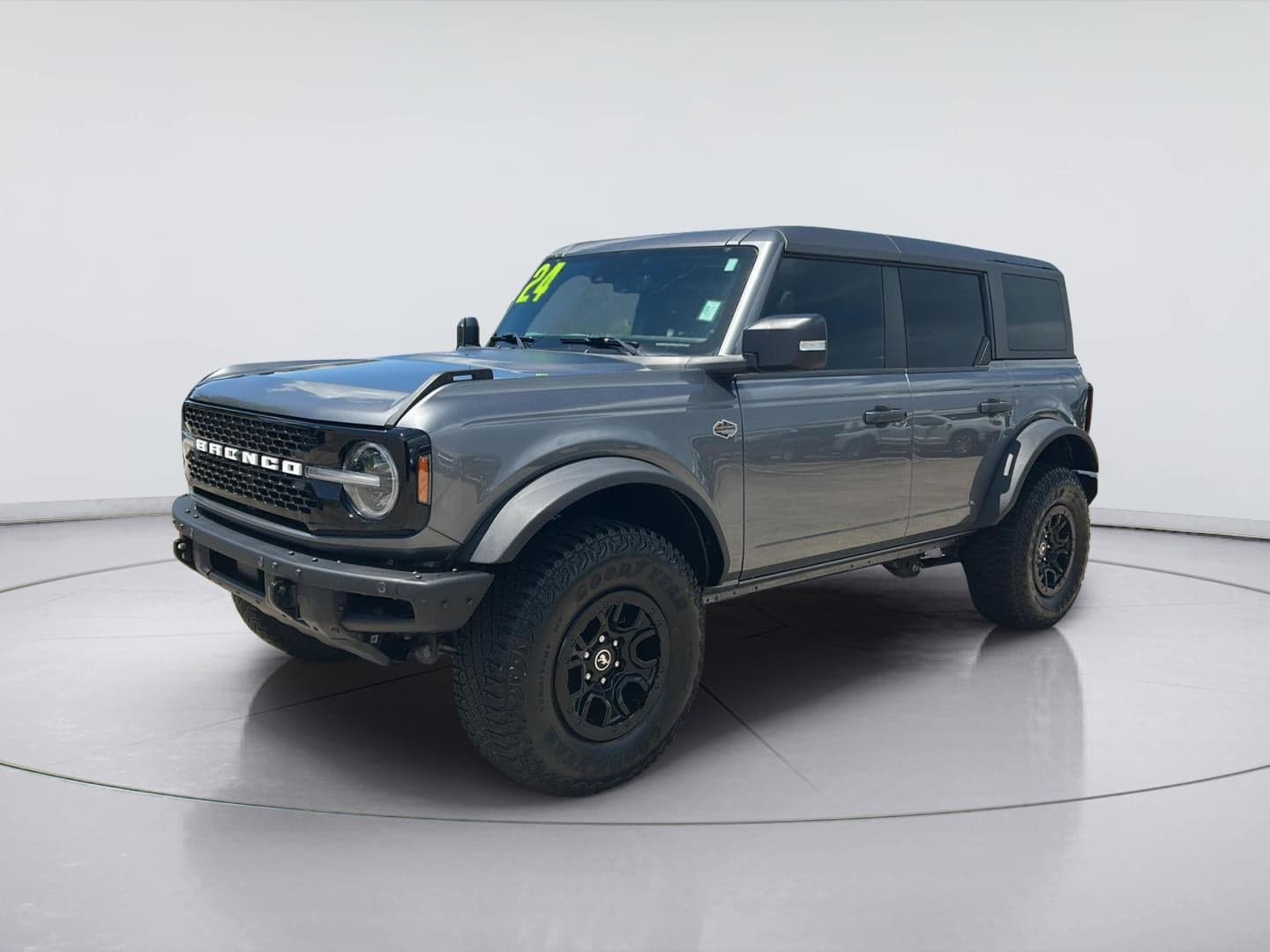 2024 Ford Bronco Wildtrak — photo 1 of 36