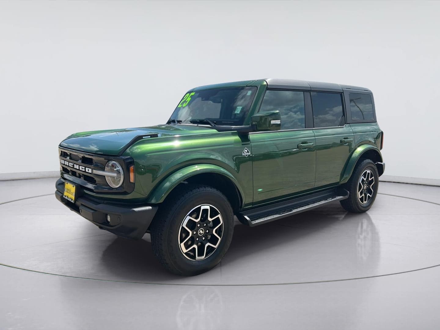 2025 Ford Bronco Outer Banks — photo 1 of 36