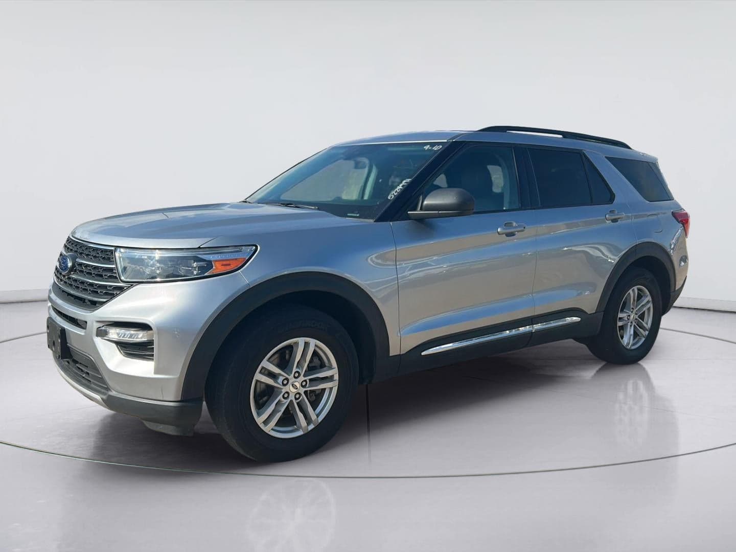 2023 Ford Explorer XLT — photo 1 of 10