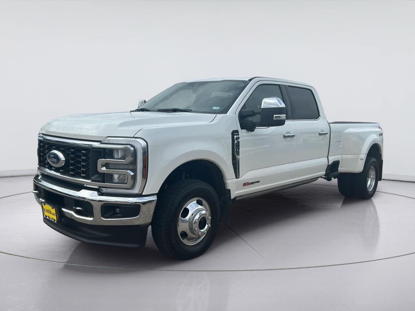 2024 Ford Super Duty F-350 DRW LARIAT — photo 1 of 5