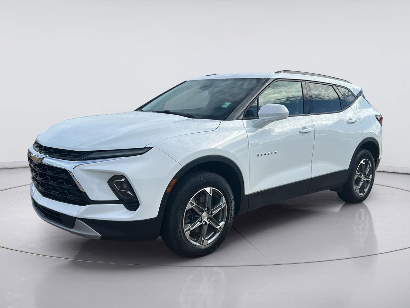 2024 Chevrolet Blazer LT — photo 1 of 10