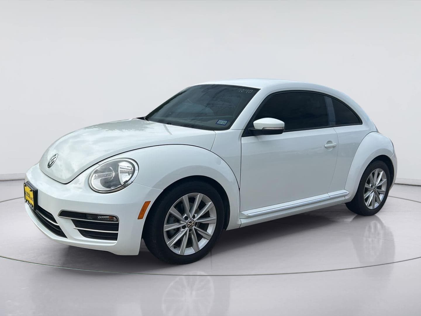 2017 Volkswagen Beetle 1.8T SE — photo 1 of 5