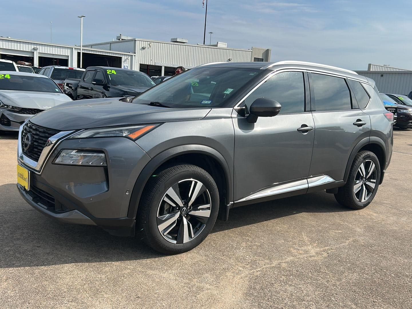 2023 Nissan Rogue SL — photo 1 of 11