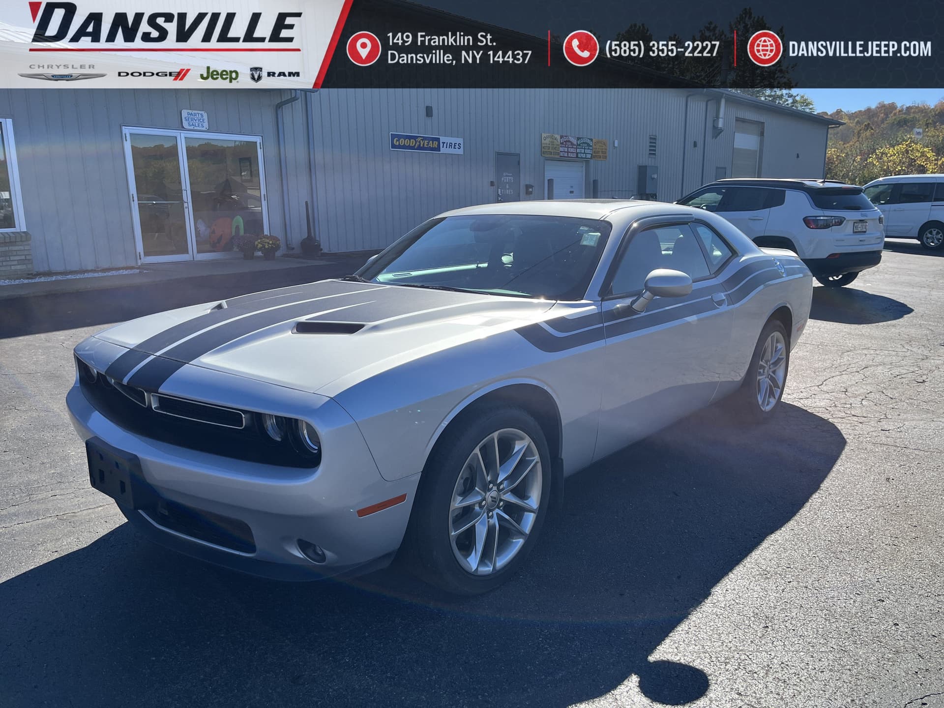 2022 Dodge Challenger SXT — photo 1 of 5