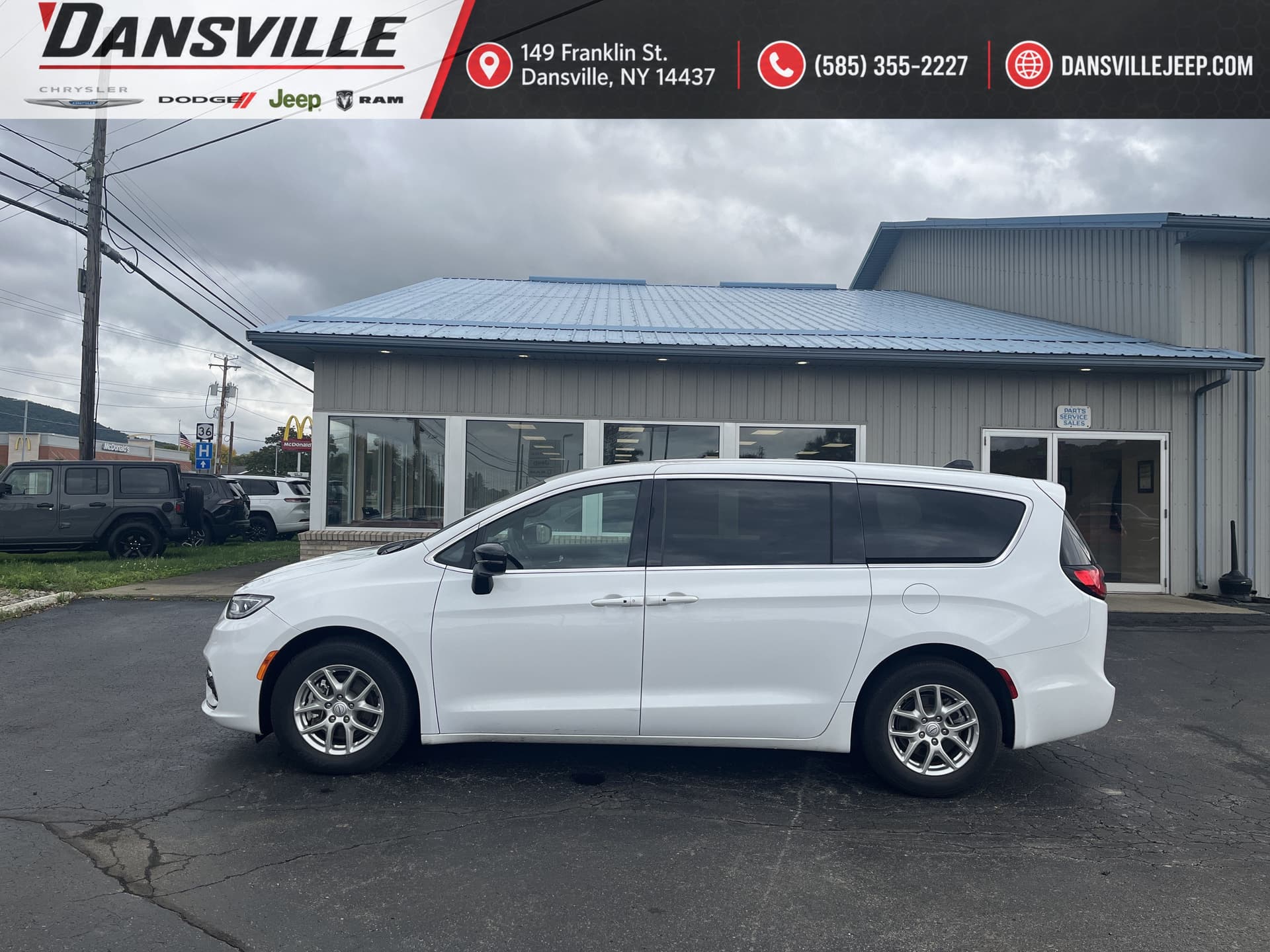 2026 Chrysler Pacifica Select — photo 1 of 23