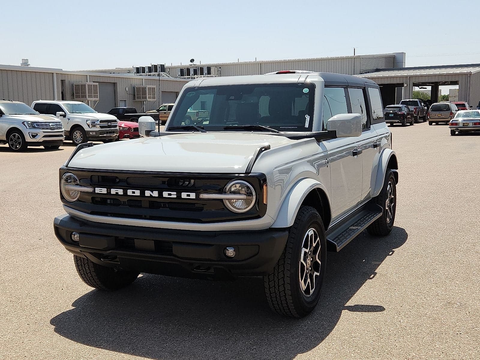 2026 Ford Bronco Outer Banks — photo 1 of 25