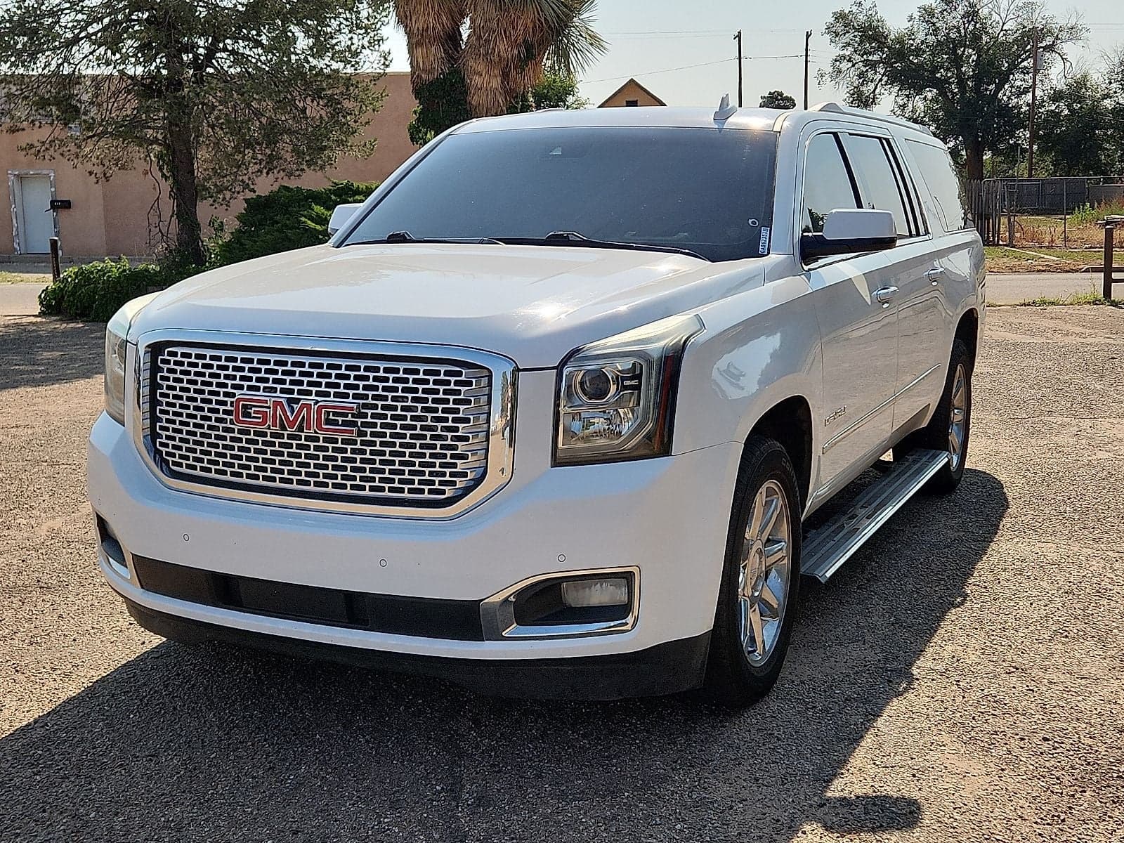 2016 GMC Yukon XL Denali — photo 1 of 40