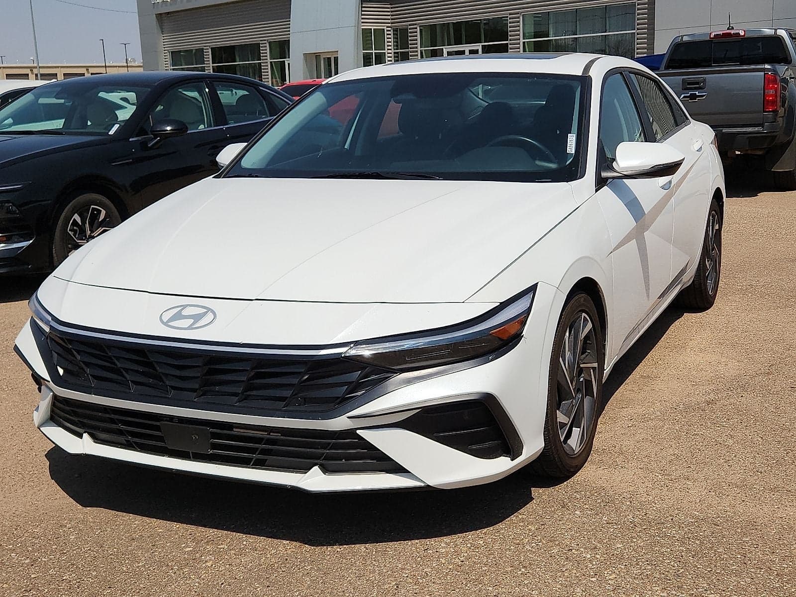 2025 Hyundai Elantra Limited — photo 1 of 10