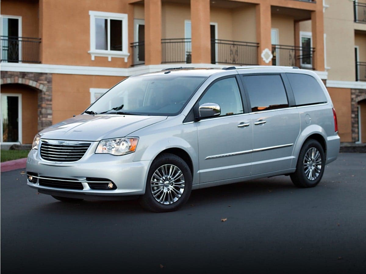 2016 Chrysler Town & Country Touring-L — photo 1 of 5