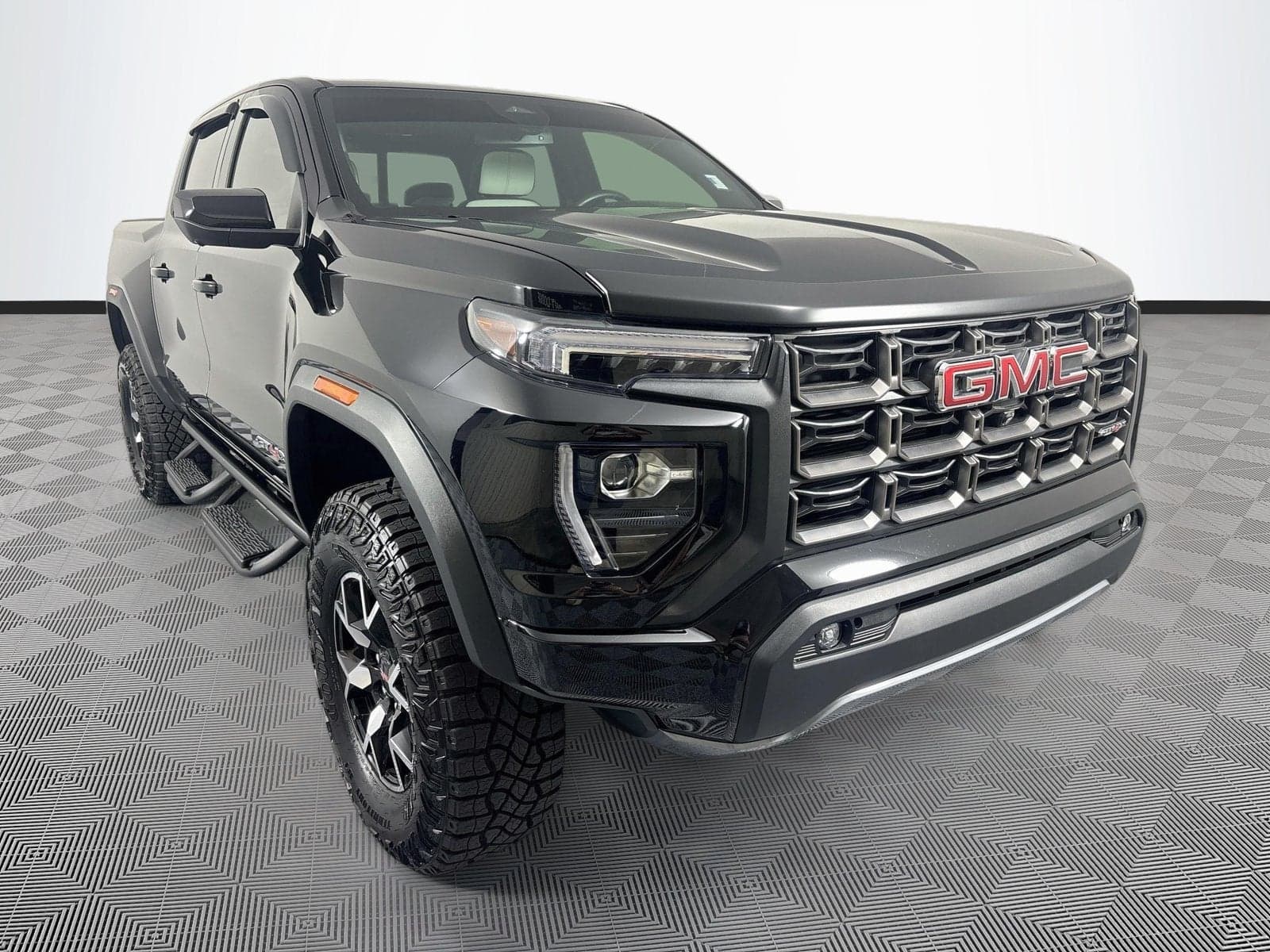 2025 GMC Canyon 4WD AT4 — photo 1 of 35