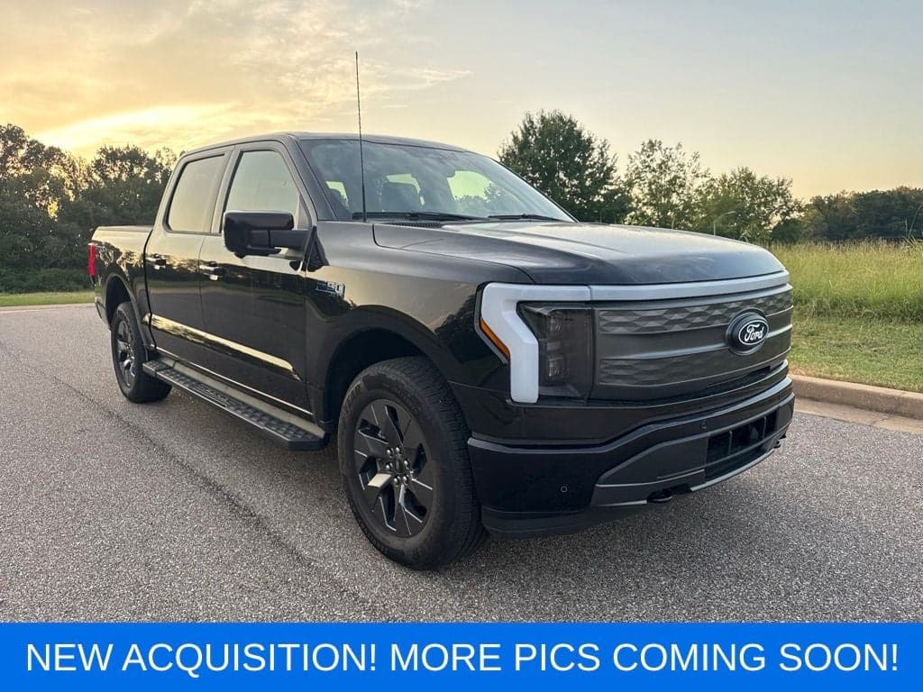 2025 Ford F-150 Lightning LARIAT — photo 1 of 19