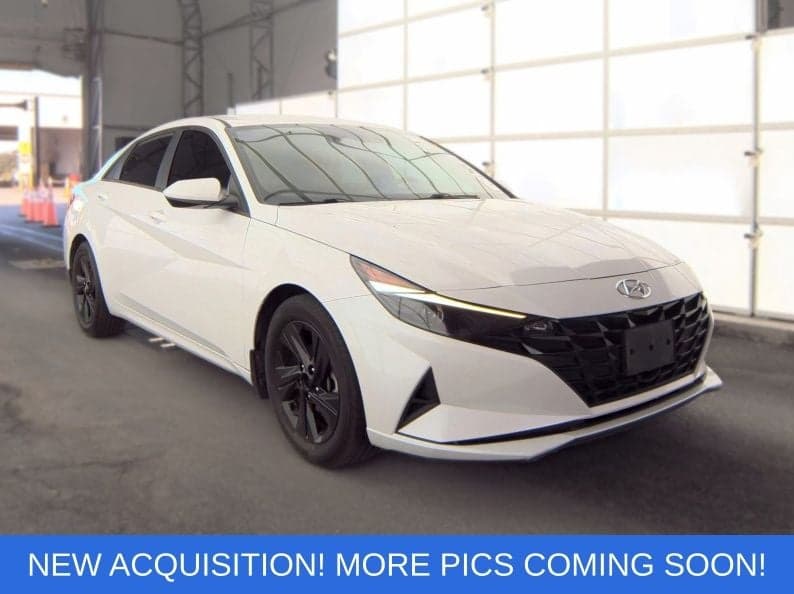 2022 Hyundai Elantra SEL — photo 1 of 21