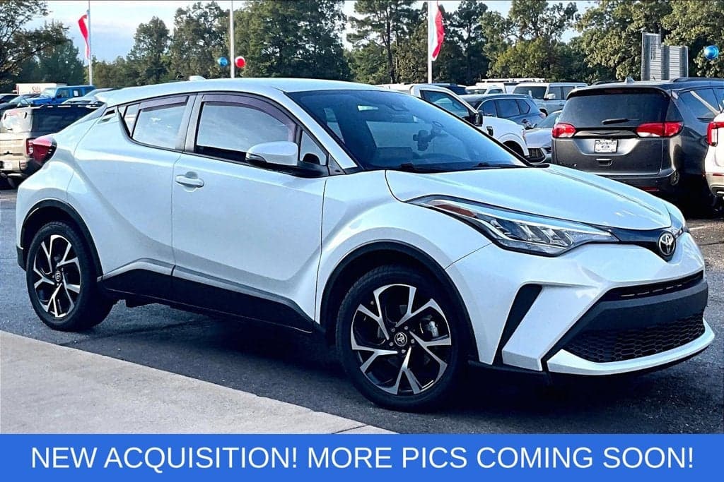2022 Toyota C-HR XLE — photo 1 of 5