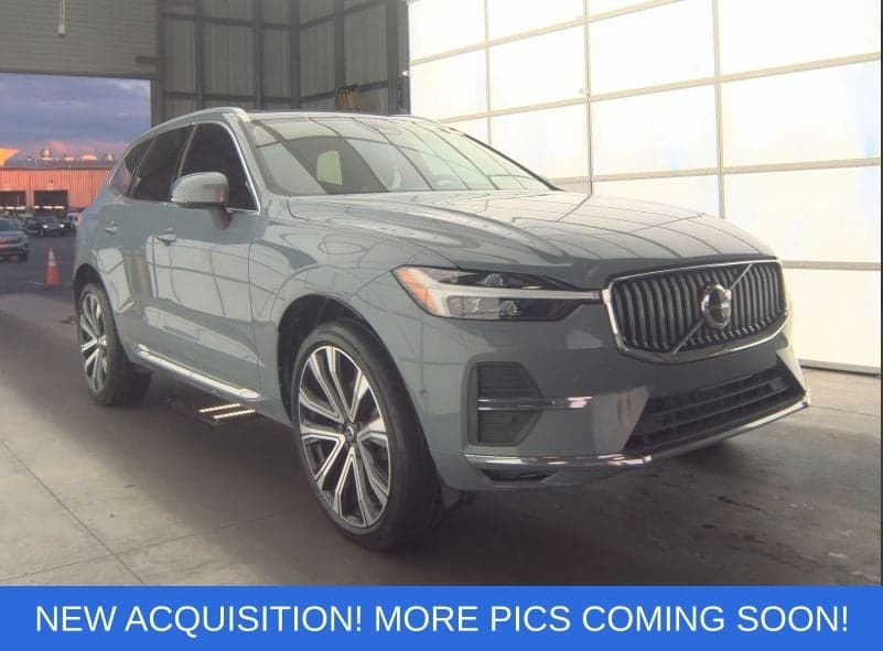2023 Volvo XC60 Ultimate Bright Theme — photo 1 of 22