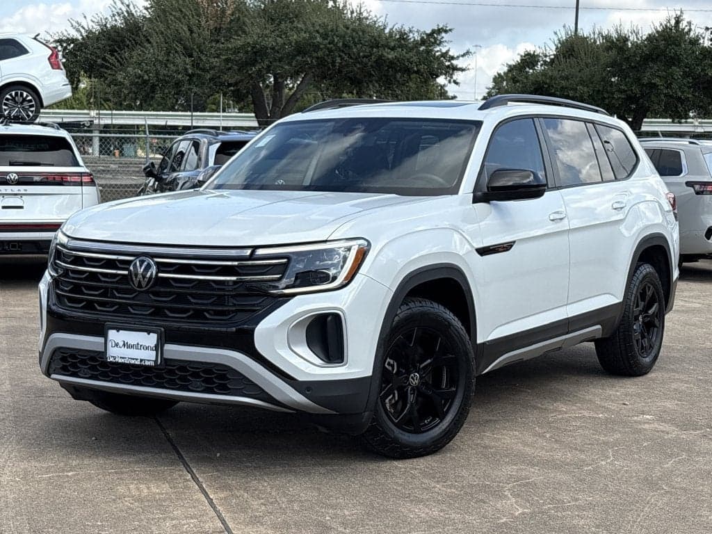 2024 Volkswagen Atlas 2.0T Peak Edition SEL — photo 1 of 5